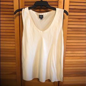 Eileen Fisher v- neck sleeveless top in good condition lightly worn